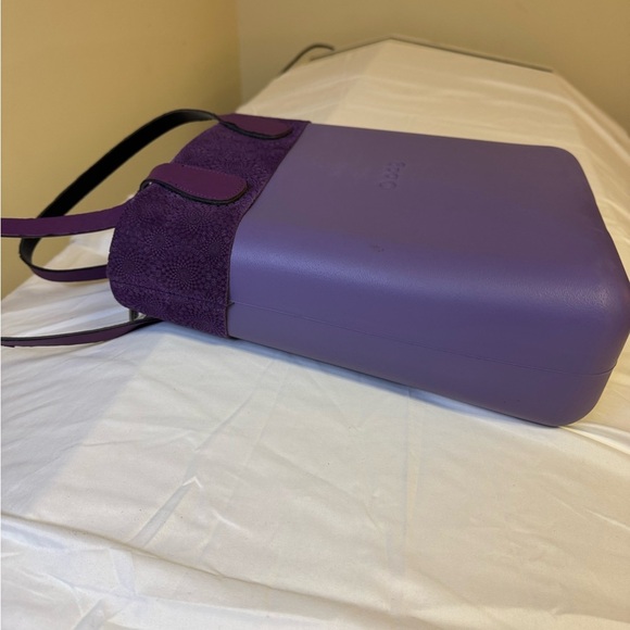 O bag Elegant Purple Tote with Structured Design and Charm Accent with trim - Picture 4 of 12